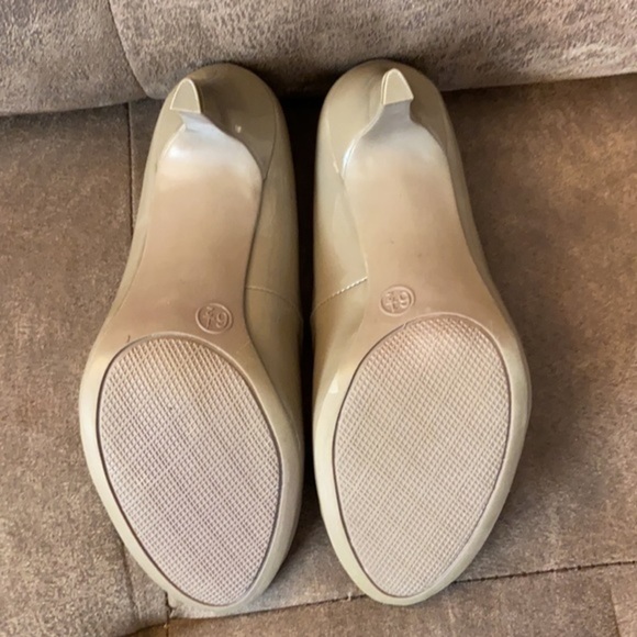 MERONA tan high heels with 3” heel - Picture 5 of 5